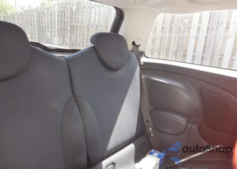 2006 Mini Cooper z USA, uszkodzony, nr VIN WMWRC33586TJ76208